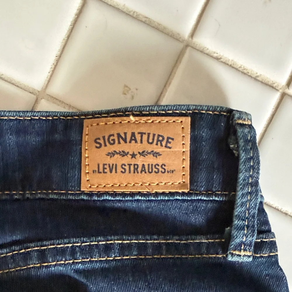 Signature by Levi Strauss Mid Rise Slim‎  Jeans- worn about 3x. Great shape